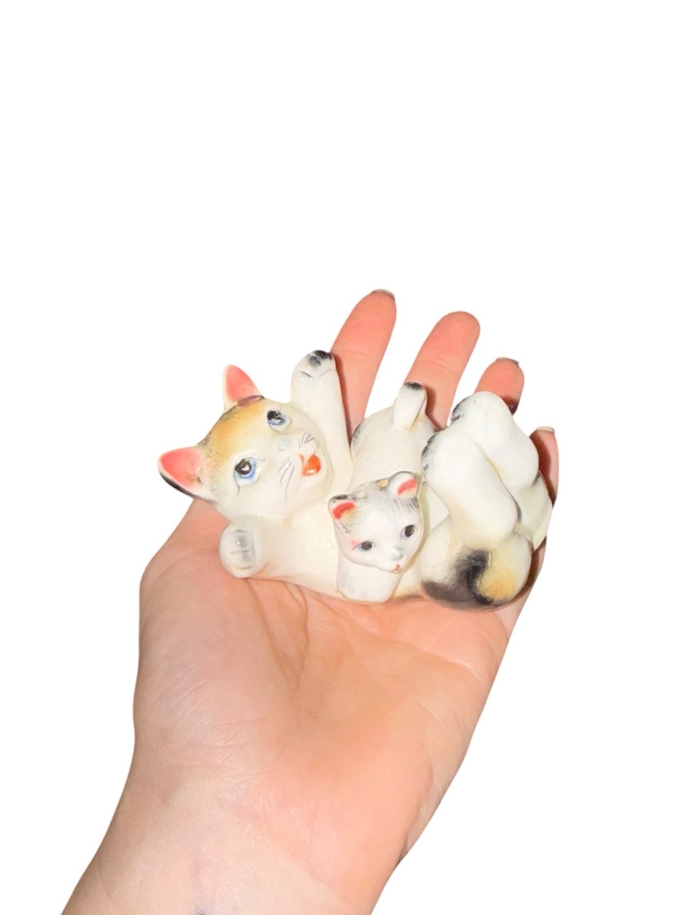 Vintage cat and kitten nesting salt and pepper shakers
